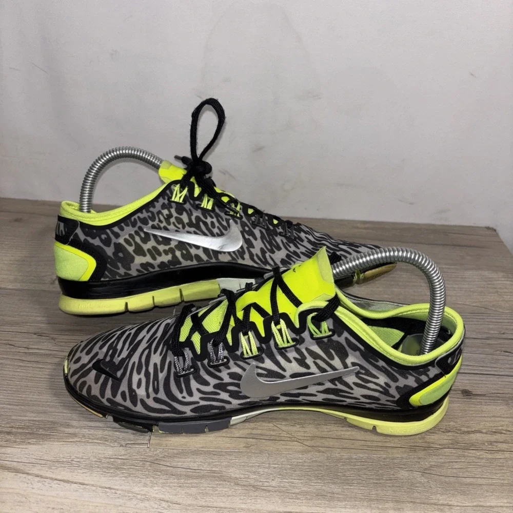 Nike Free TR Connect 2 Women's Sz 8 M Athletic Shoes Sneakers Animal Print